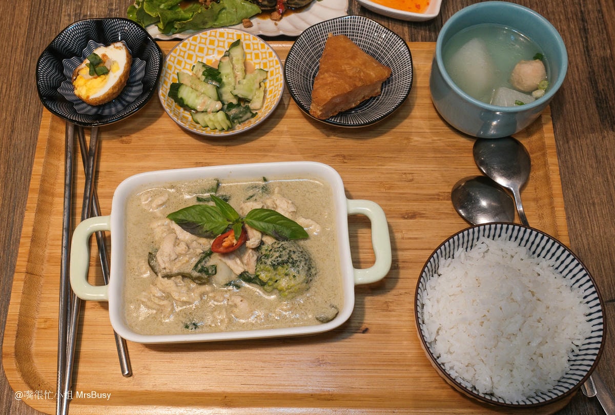 新竹泰式推薦｜505 THAI—泰式定食、單點料理一次滿足！(附菜單)人氣椒麻雞、綠咖哩、摩摩喳喳必吃 竹北美食 竹北餐廳 竹北泰式 新竹美食