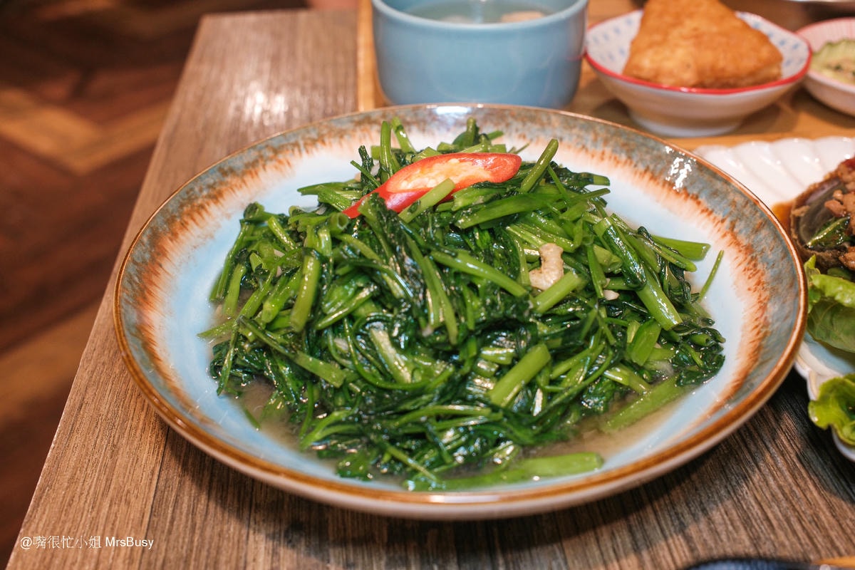 新竹泰式推薦｜505 THAI—泰式定食、單點料理一次滿足！(附菜單)人氣椒麻雞、綠咖哩、摩摩喳喳必吃 竹北美食 竹北餐廳 竹北泰式 新竹美食