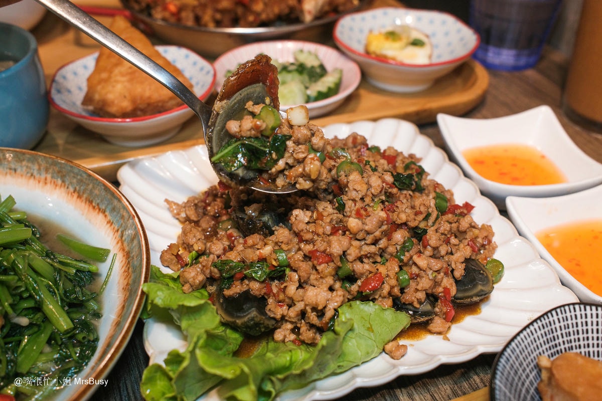 新竹泰式推薦｜505 THAI—泰式定食、單點料理一次滿足！(附菜單)人氣椒麻雞、綠咖哩、摩摩喳喳必吃 竹北美食 竹北餐廳 竹北泰式 新竹美食