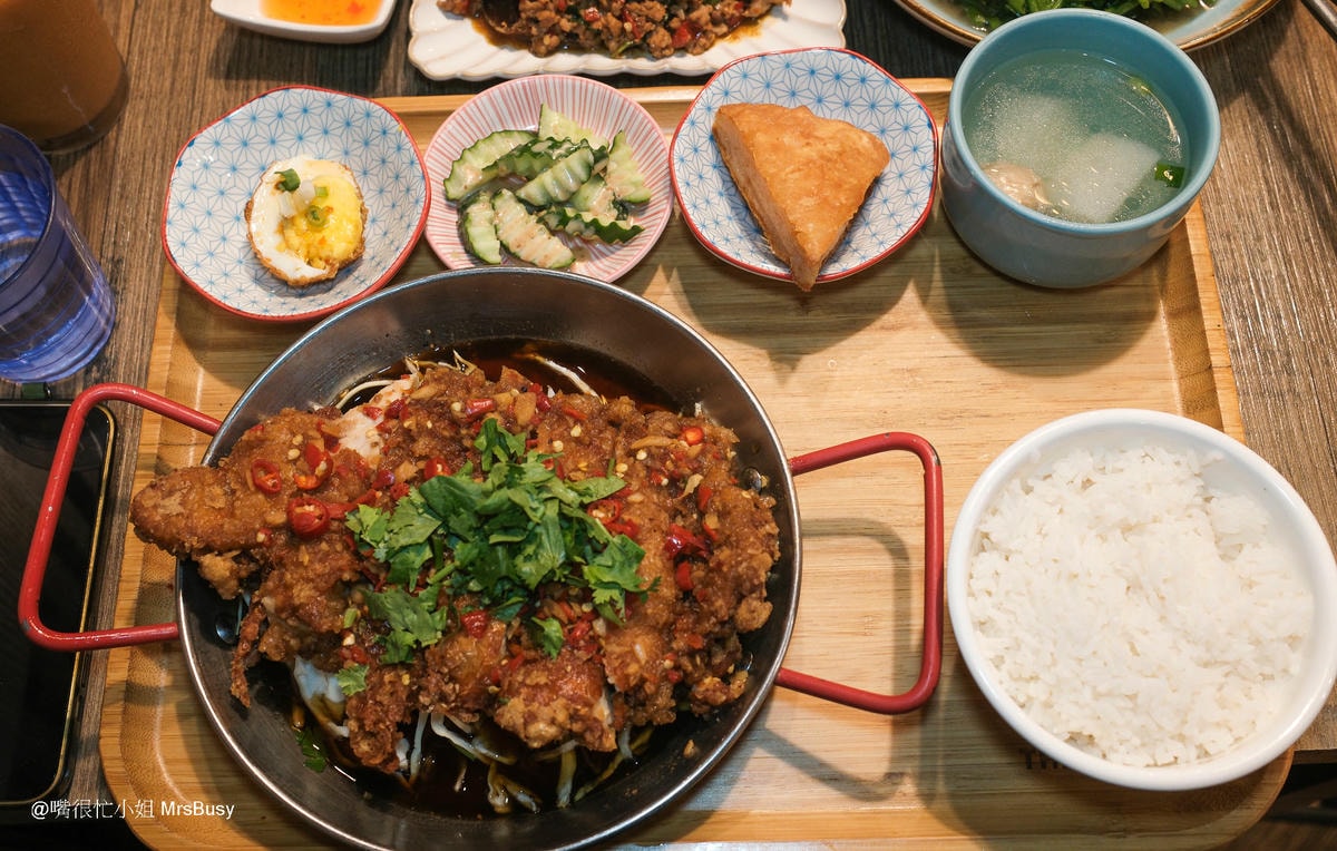 新竹泰式推薦｜505 THAI—泰式定食、單點料理一次滿足！(附菜單)人氣椒麻雞、綠咖哩、摩摩喳喳必吃 竹北美食 竹北餐廳 竹北泰式 新竹美食