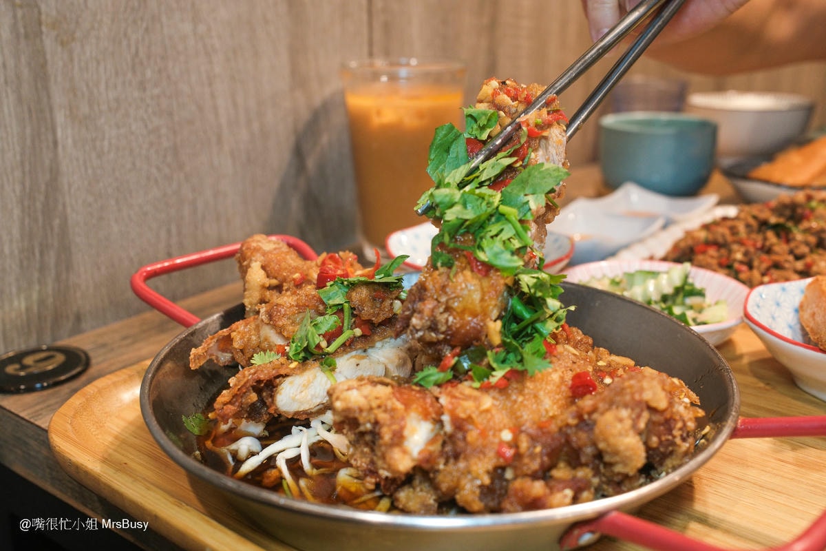 新竹泰式推薦｜505 THAI—泰式定食、單點料理一次滿足！(附菜單)人氣椒麻雞、綠咖哩、摩摩喳喳必吃 竹北美食 竹北餐廳 竹北泰式 新竹美食