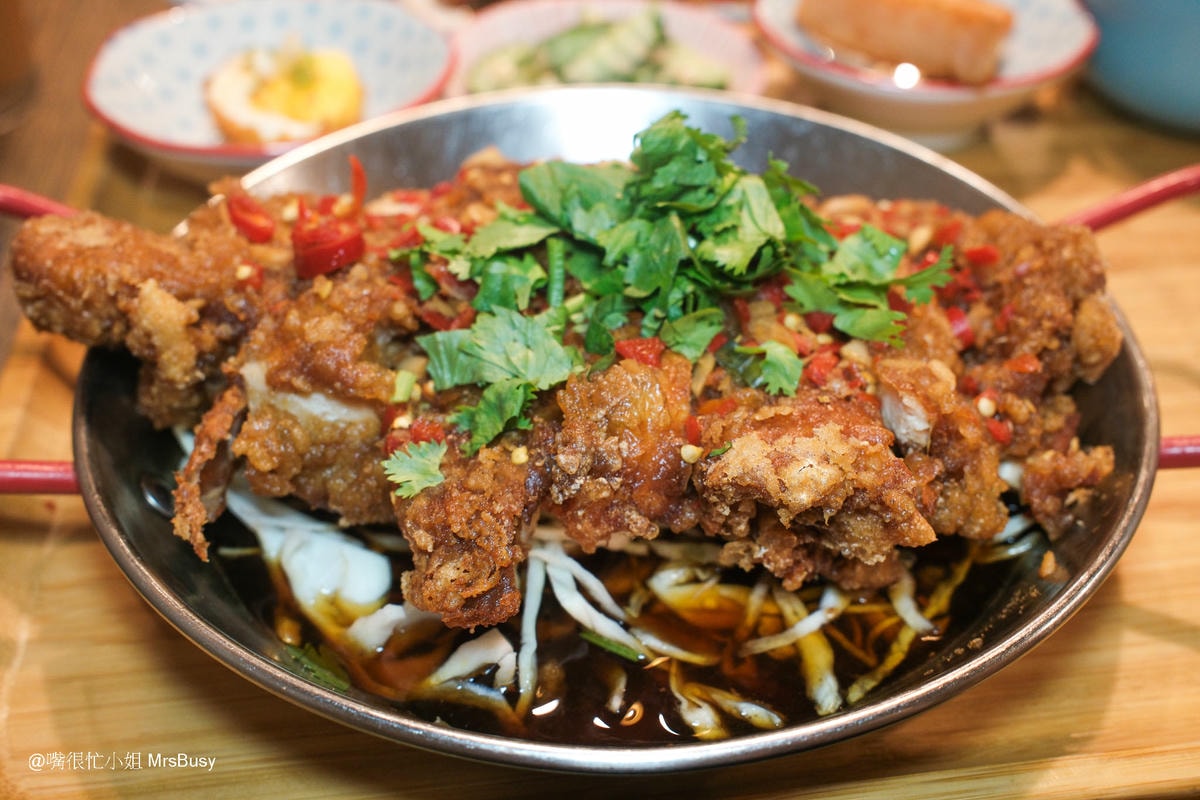 新竹泰式推薦｜505 THAI—泰式定食、單點料理一次滿足！(附菜單)人氣椒麻雞、綠咖哩、摩摩喳喳必吃 竹北美食 竹北餐廳 竹北泰式 新竹美食