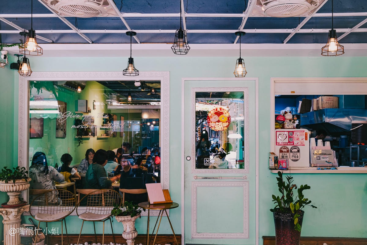 板橋文化路隔壁早餐店外觀，簡約招牌