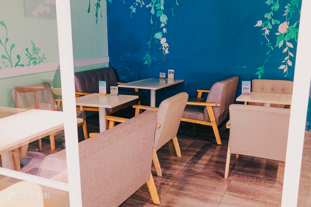 板橋文化路隔壁早餐店 內用沙發區