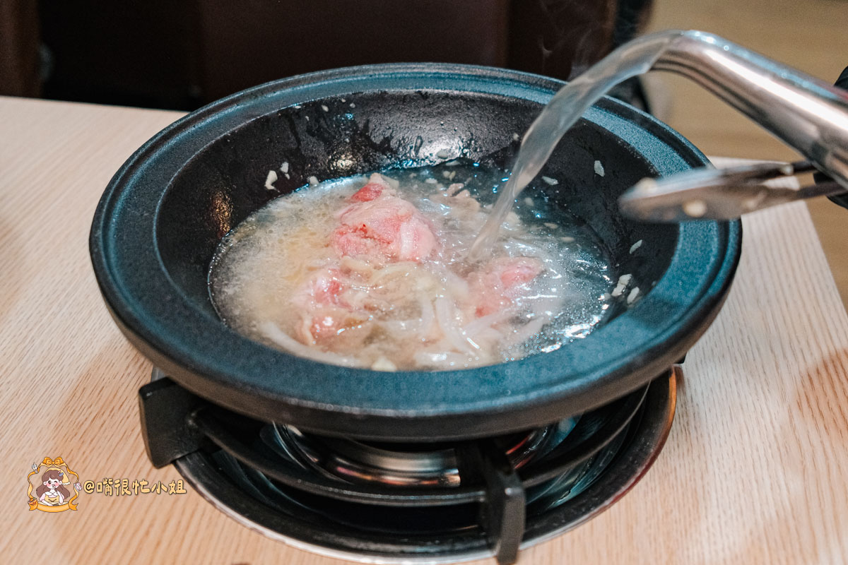竹北火鍋推薦|鍋娘娘火鍋店:桌邊爆炒石頭鍋、自助吧吃到飽,這間小火鍋真的很厲害 - 第19張圖 竹北火鍋推薦|鍋娘娘火鍋店:桌邊爆炒石頭鍋、自助吧吃到飽,這間小火鍋真的很厲害