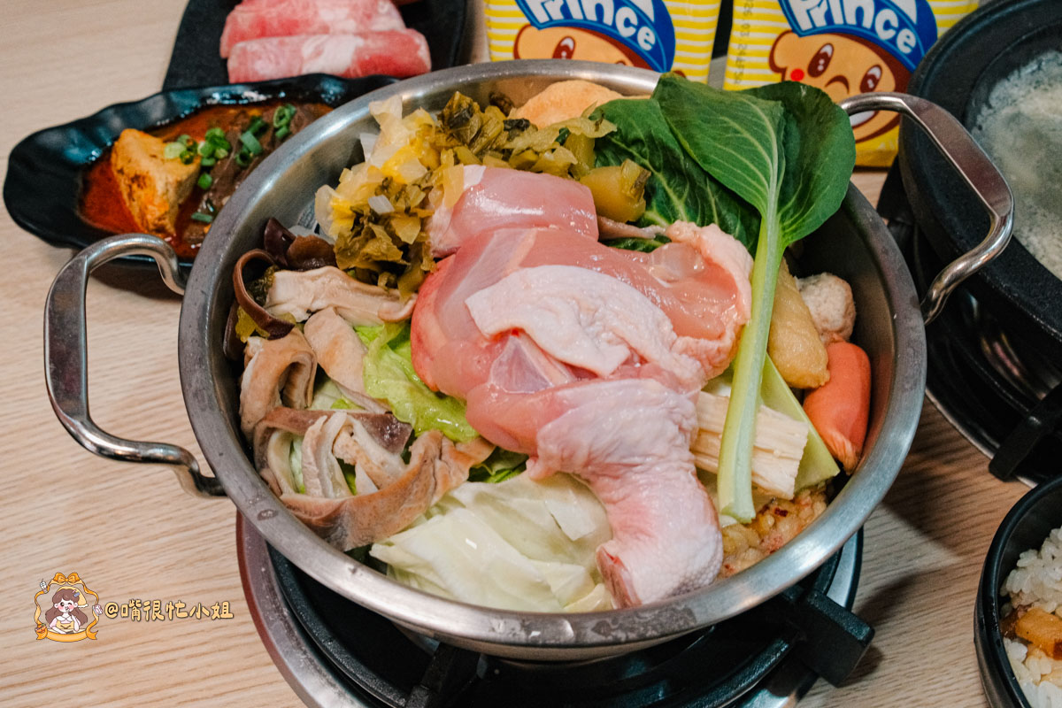 竹北火鍋推薦|鍋娘娘火鍋店:桌邊爆炒石頭鍋、自助吧吃到飽,這間小火鍋真的很厲害 - 第21張圖 竹北火鍋推薦|鍋娘娘火鍋店:桌邊爆炒石頭鍋、自助吧吃到飽,這間小火鍋真的很厲害