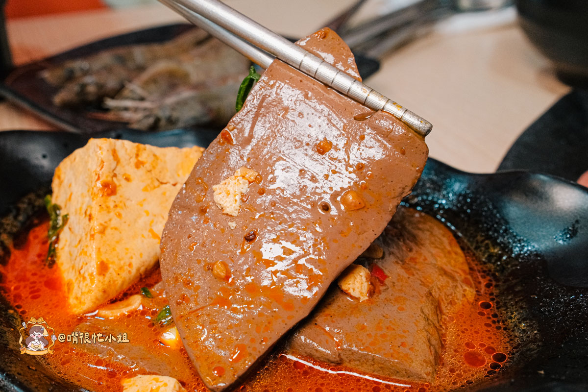 竹北火鍋推薦|鍋娘娘火鍋店:桌邊爆炒石頭鍋、自助吧吃到飽,這間小火鍋真的很厲害 - 第26張圖 竹北火鍋推薦|鍋娘娘火鍋店:桌邊爆炒石頭鍋、自助吧吃到飽,這間小火鍋真的很厲害