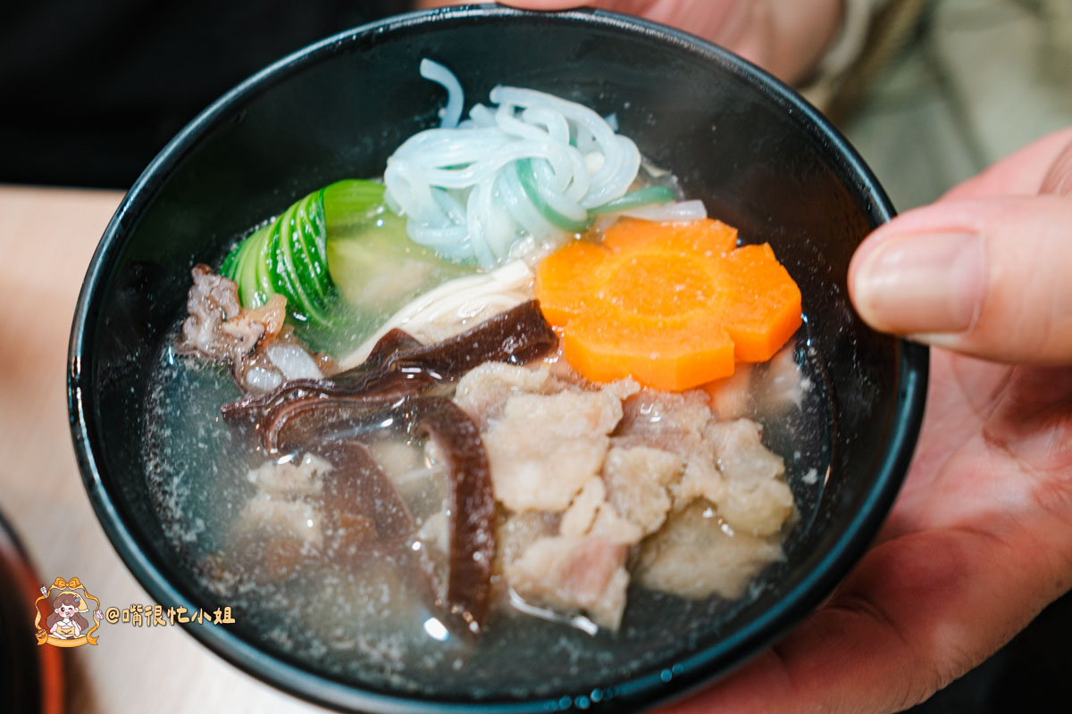 竹北火鍋推薦|鍋娘娘火鍋店:桌邊爆炒石頭鍋、自助吧吃到飽,這間小火鍋真的很厲害 - 第20張圖 竹北火鍋推薦|鍋娘娘火鍋店:桌邊爆炒石頭鍋、自助吧吃到飽,這間小火鍋真的很厲害