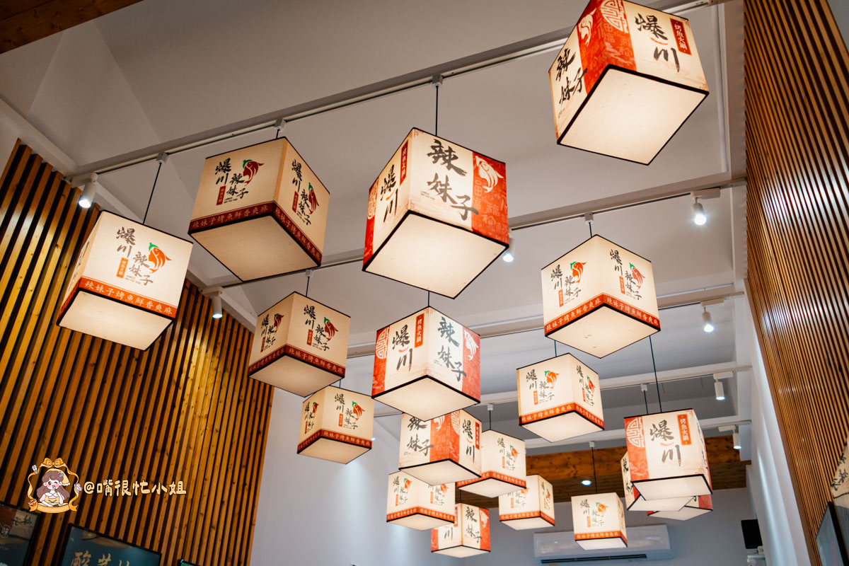 新竹美食推薦｜爆川辣妹子烤魚—重慶老闆娘來台開店，新竹站前必吃麻辣烤魚火鍋