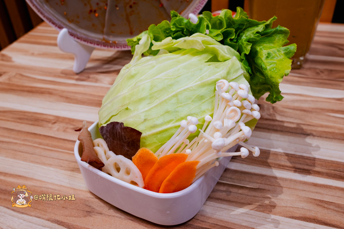 新竹美食推薦｜爆川辣妹子烤魚—重慶老闆娘來台開店，新竹站前必吃麻辣烤魚火鍋