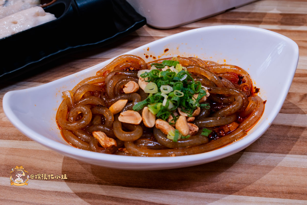 新竹美食推薦｜爆川辣妹子烤魚—重慶老闆娘來台開店，新竹站前必吃麻辣烤魚火鍋