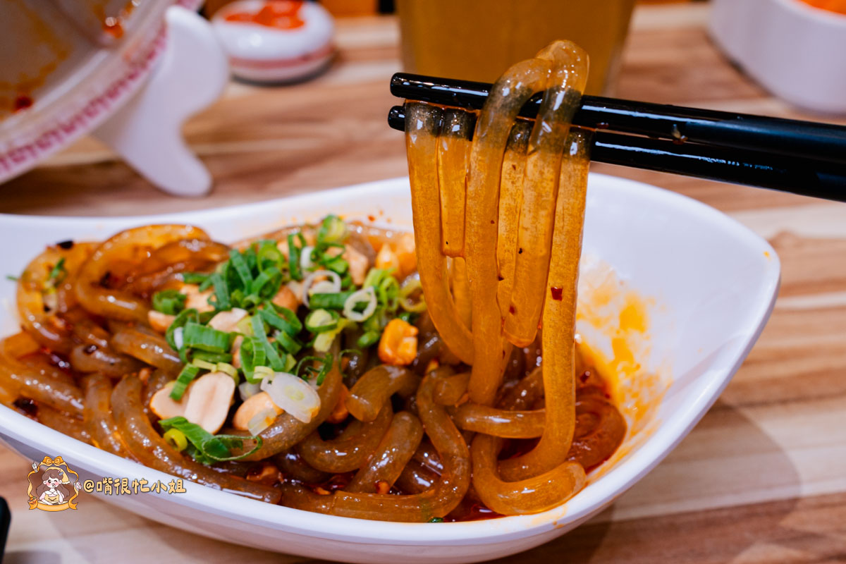 新竹美食推薦｜爆川辣妹子烤魚—重慶老闆娘來台開店，新竹站前必吃麻辣烤魚火鍋