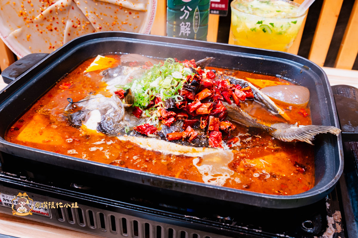 新竹美食推薦｜爆川辣妹子烤魚—重慶老闆娘來台開店，新竹站前必吃麻辣烤魚火鍋