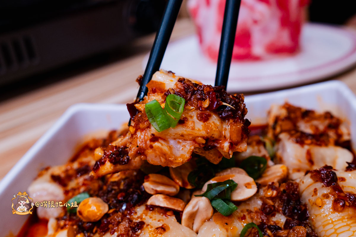 新竹美食推薦｜爆川辣妹子烤魚—重慶老闆娘來台開店，新竹站前必吃麻辣烤魚火鍋