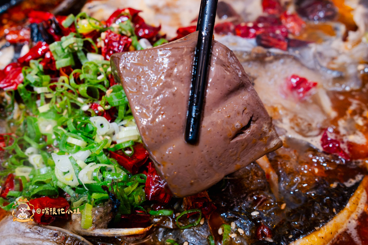 新竹美食推薦｜爆川辣妹子烤魚—重慶老闆娘來台開店，新竹站前必吃麻辣烤魚火鍋