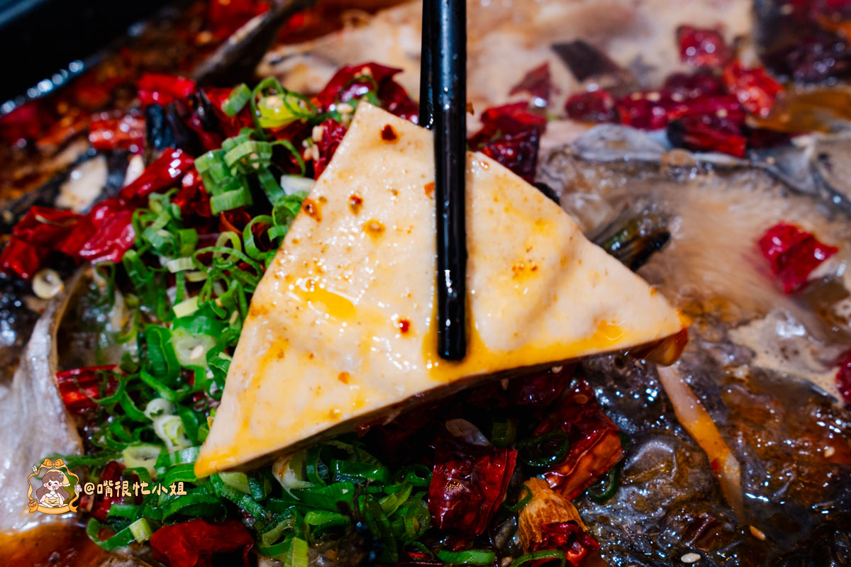 新竹美食推薦｜爆川辣妹子烤魚—重慶老闆娘來台開店，新竹站前必吃麻辣烤魚火鍋
