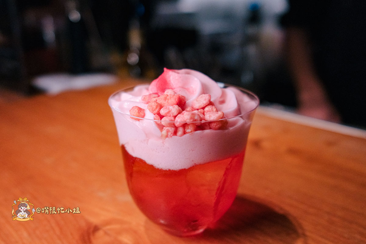 西門町酒吧推薦｜無心戒酒互助會 Nonsense Bar 武昌分會—台式小吃主題調酒很特別