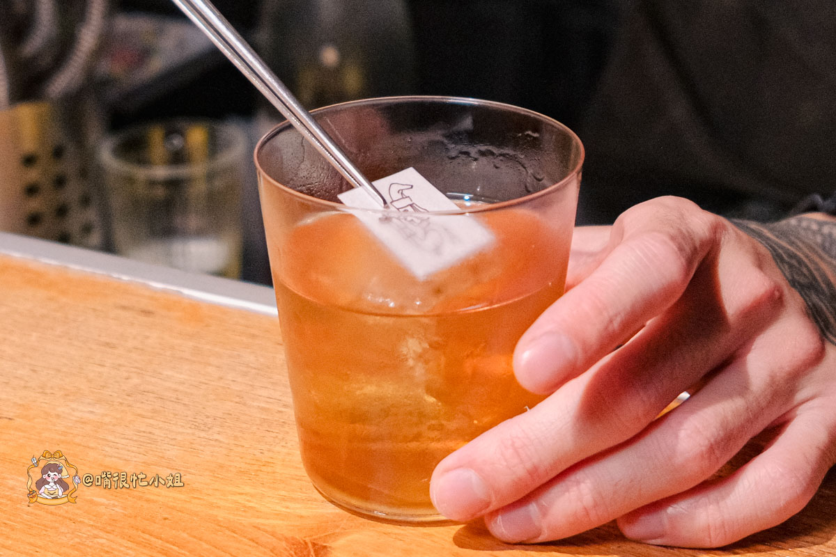 西門町酒吧推薦｜無心戒酒互助會 Nonsense Bar 武昌分會—台式小吃主題調酒很特別