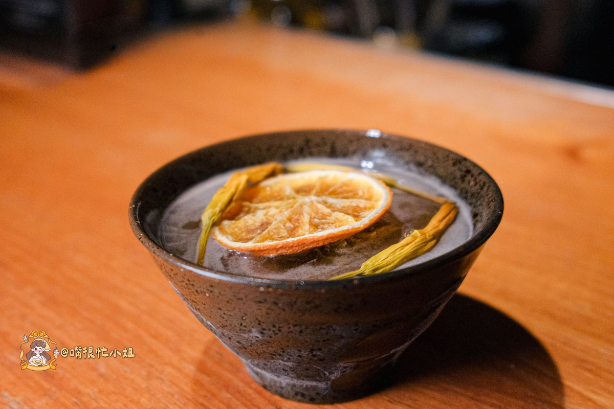 西門町酒吧推薦｜無心戒酒互助會 Nonsense Bar 武昌分會—台式小吃主題調酒很特別