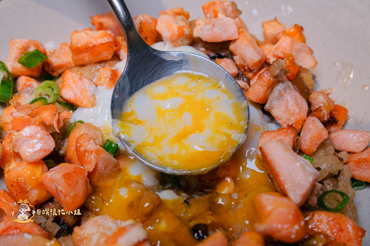 台北中山區餐酒館推薦｜逐愛轉運站—老宅車站風的深夜餐酒館 KPOP主題調酒、創意料理一次滿足