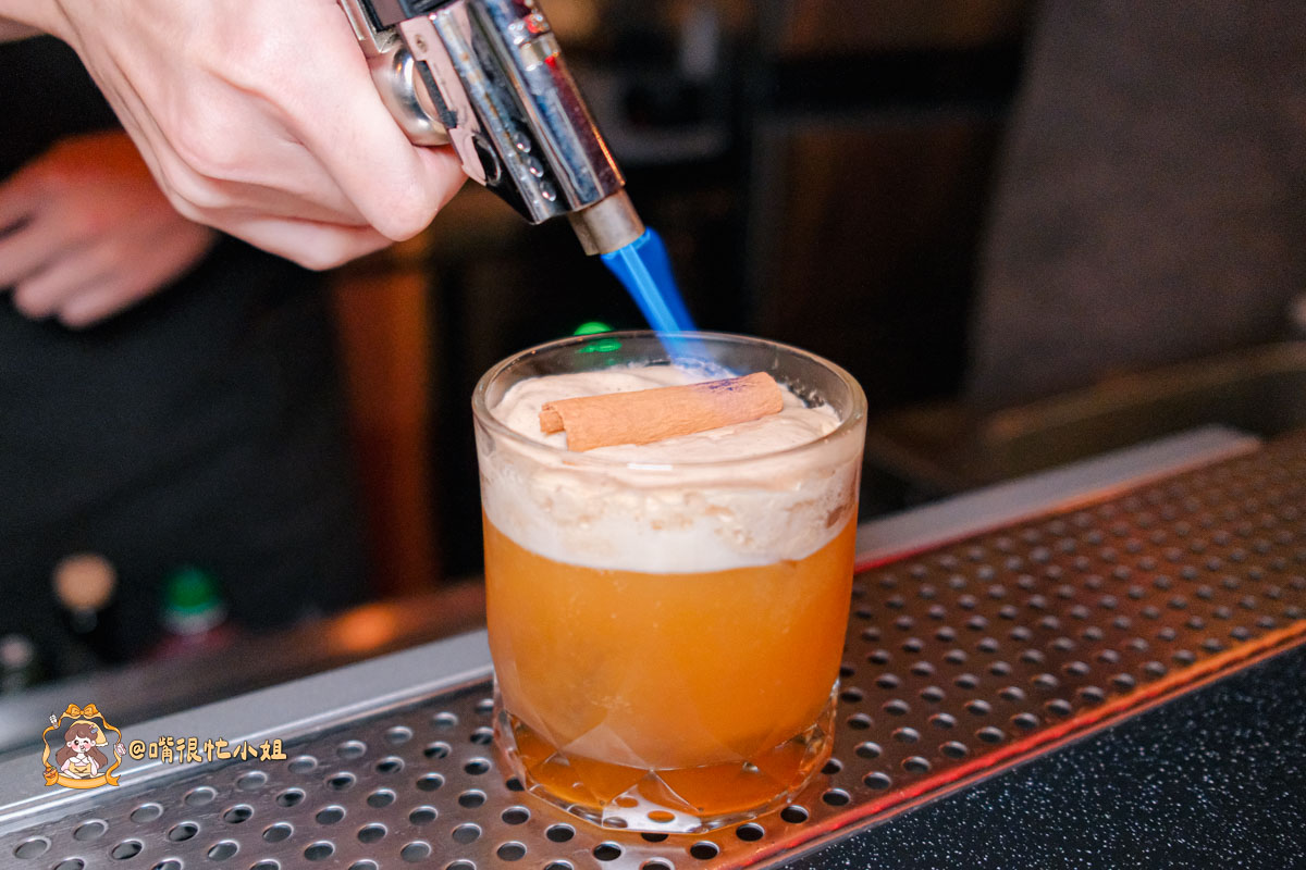 台北中山區餐酒館推薦｜逐愛轉運站—老宅車站風的深夜餐酒館 KPOP主題調酒、創意料理一次滿足