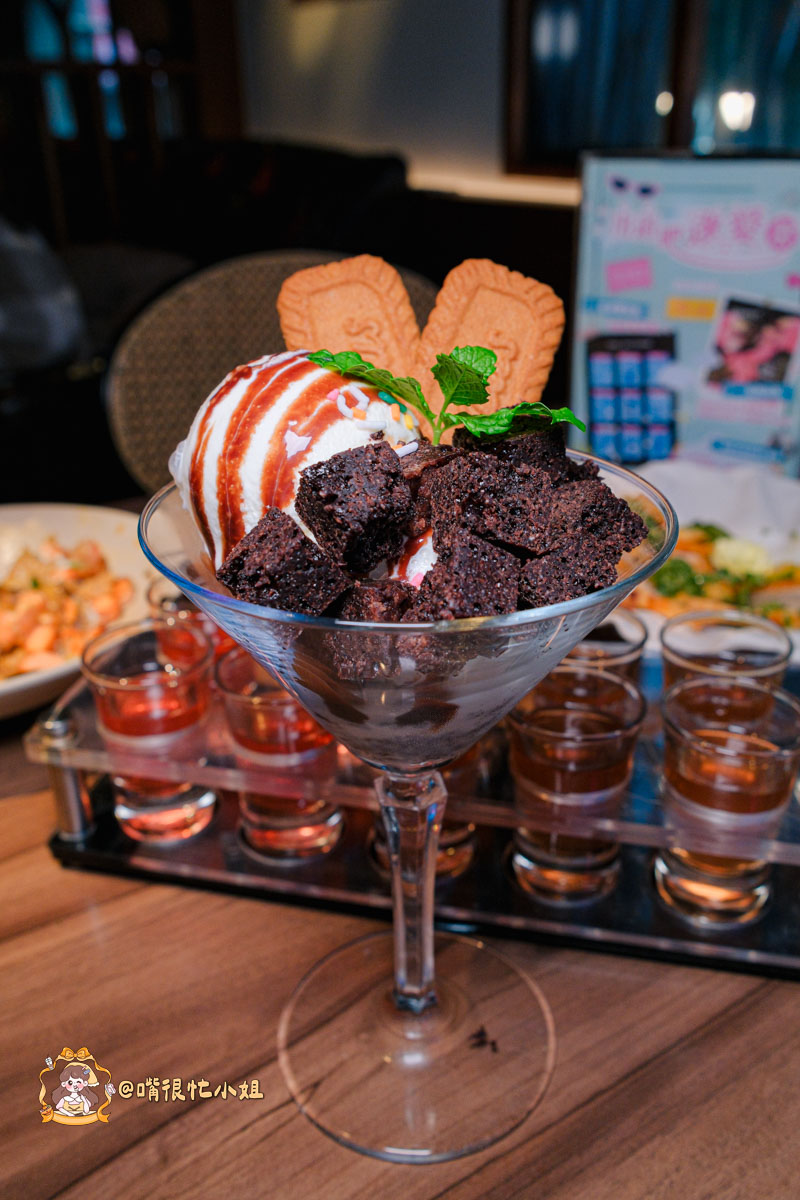 台北中山區餐酒館推薦｜逐愛轉運站—老宅車站風的深夜餐酒館 KPOP主題調酒、創意料理一次滿足
