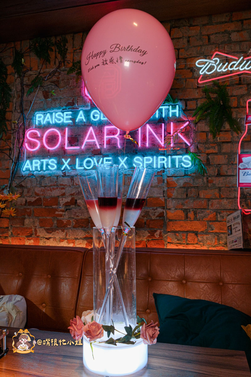 台北中山區餐酒館推薦｜逐愛轉運站—老宅車站風的深夜餐酒館 KPOP主題調酒、創意料理一次滿足