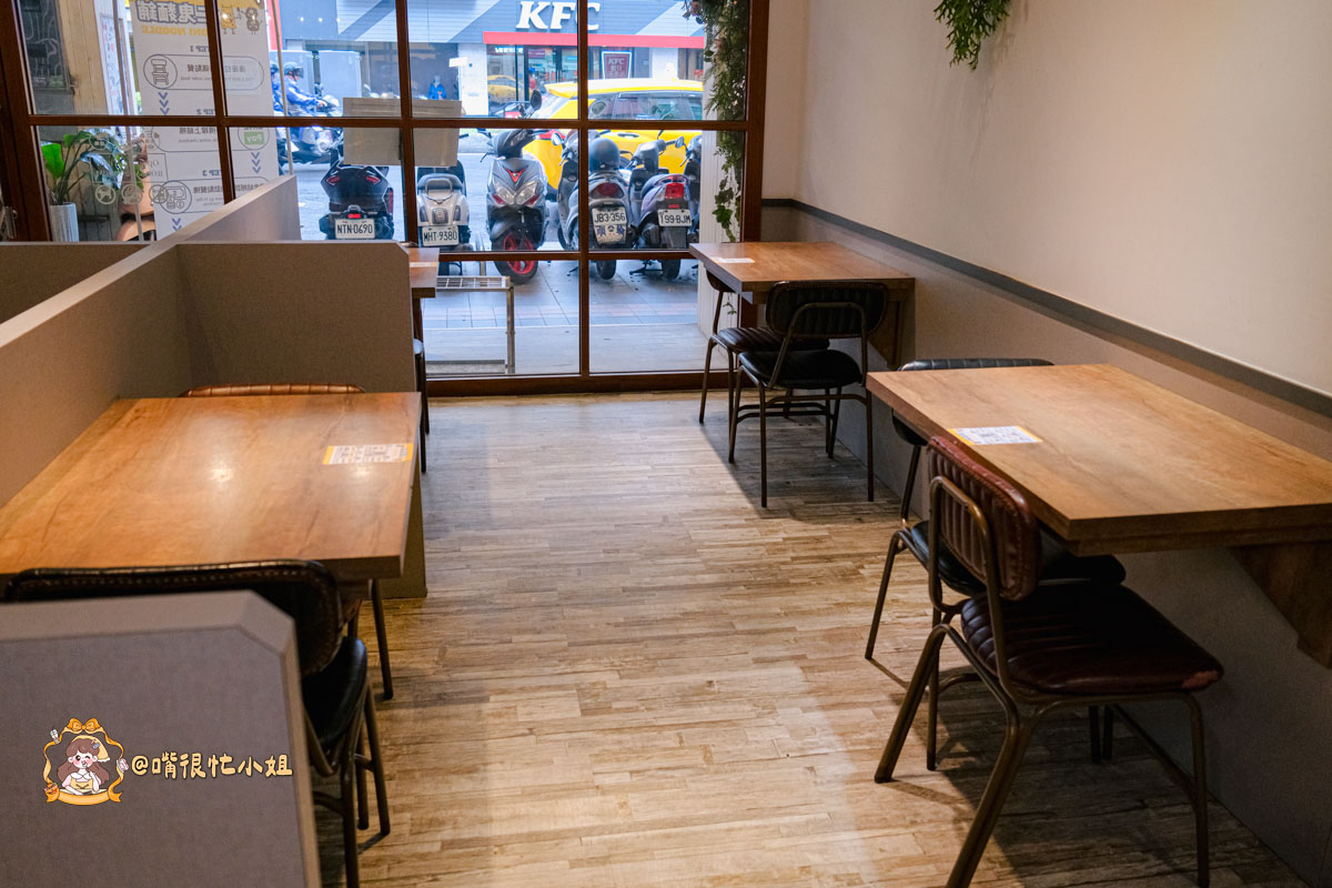 三重拉麵推薦｜二鬼麵舖三重店─麻辣炸雞乾拉麵、起司麻奶拉麵必吃