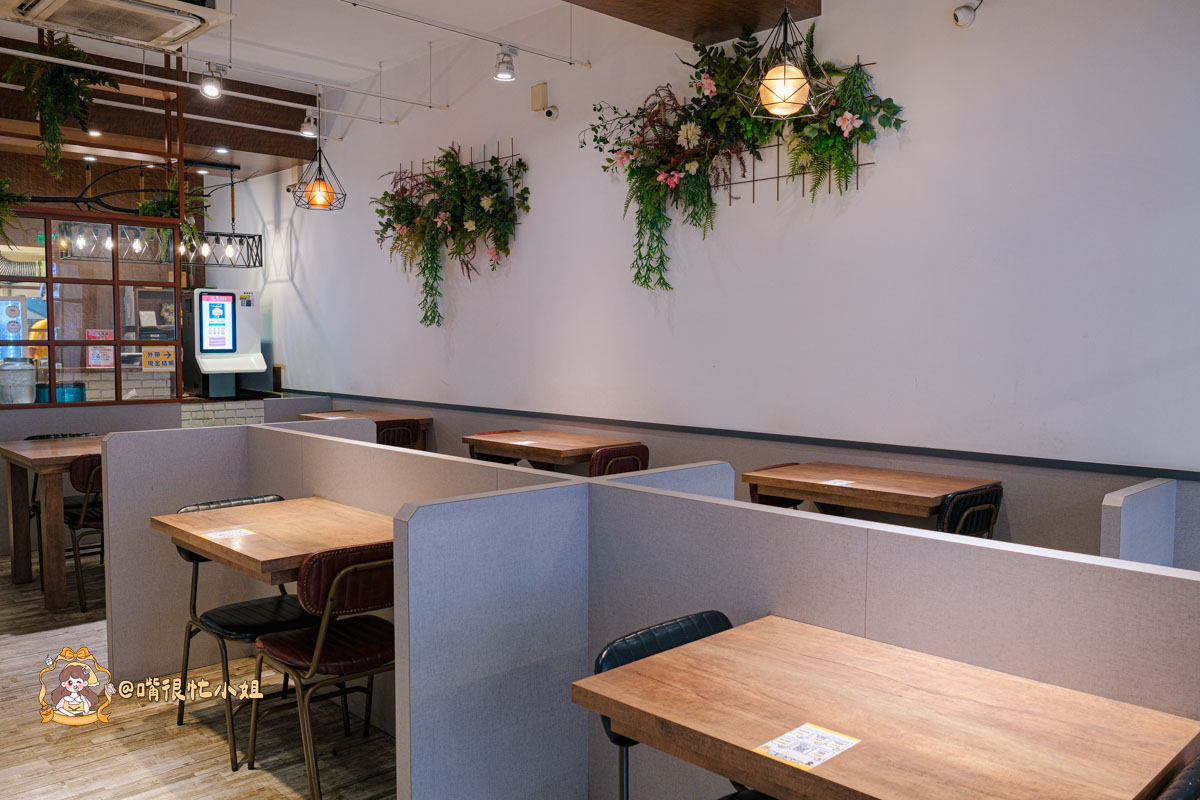 三重拉麵推薦｜二鬼麵舖三重店─麻辣炸雞乾拉麵、起司麻奶拉麵必吃