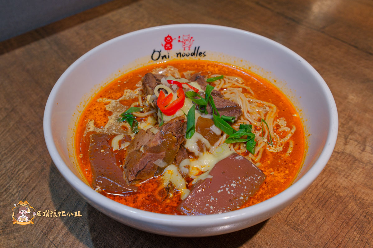 三重拉麵推薦｜二鬼麵舖三重店─麻辣炸雞乾拉麵、起司麻奶拉麵必吃