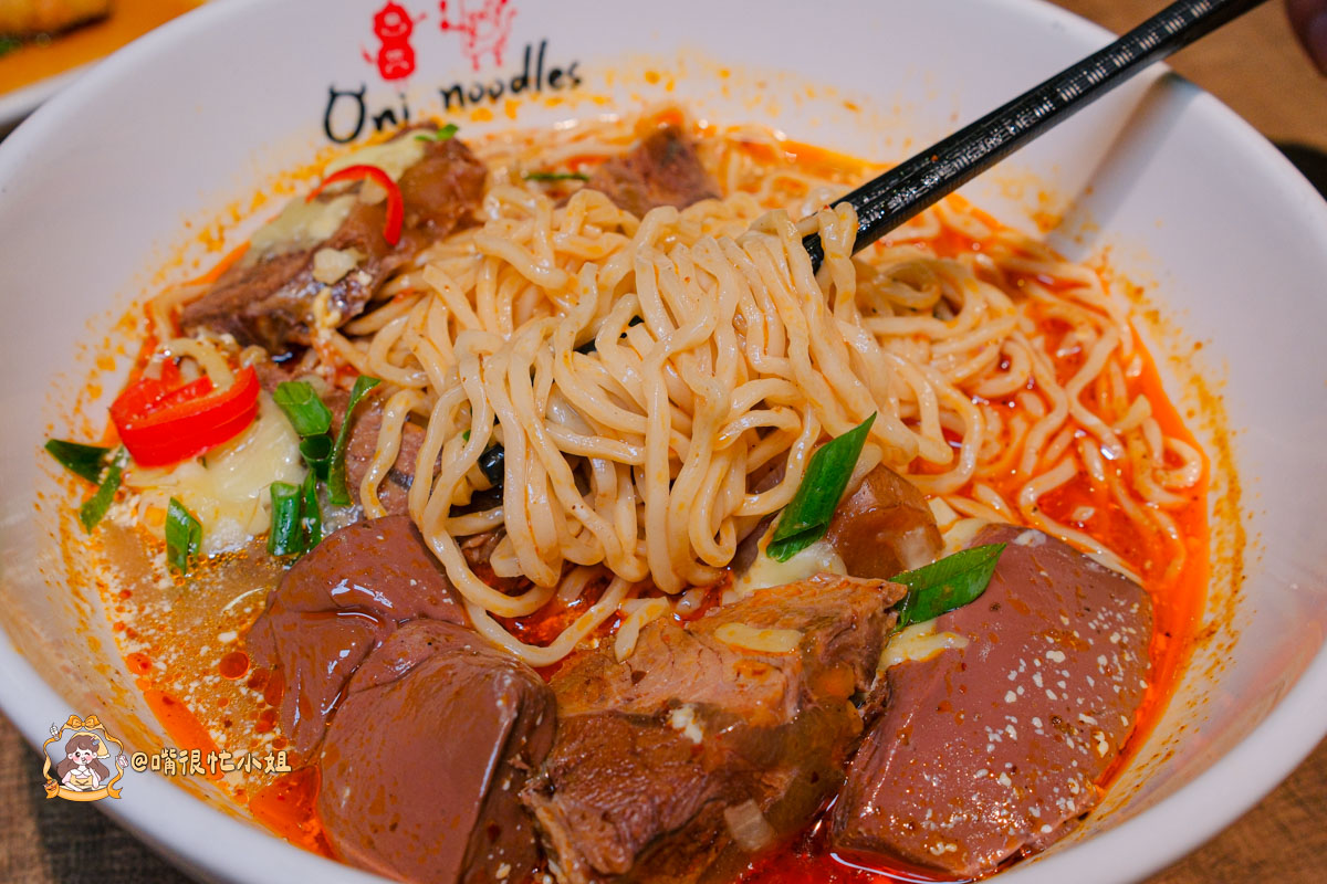 三重拉麵推薦｜二鬼麵舖三重店─麻辣炸雞乾拉麵、起司麻奶拉麵必吃