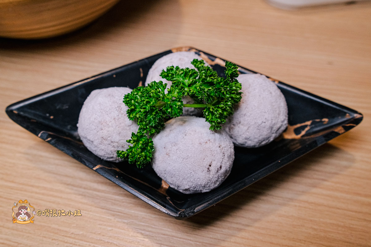 內湖麻辣鍋推薦｜四川龍府麻辣鍋─壽星幾歲送幾隻蝦、東湖美食必吃