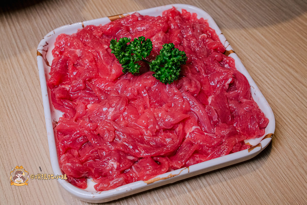 內湖麻辣鍋推薦｜四川龍府麻辣鍋─壽星幾歲送幾隻蝦、東湖美食必吃