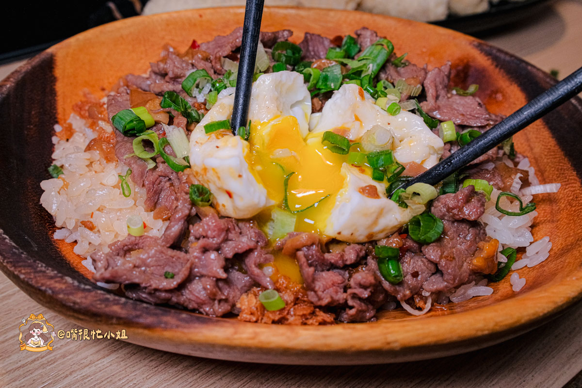 內湖麻辣鍋推薦｜四川龍府麻辣鍋─壽星幾歲送幾隻蝦、東湖美食必吃