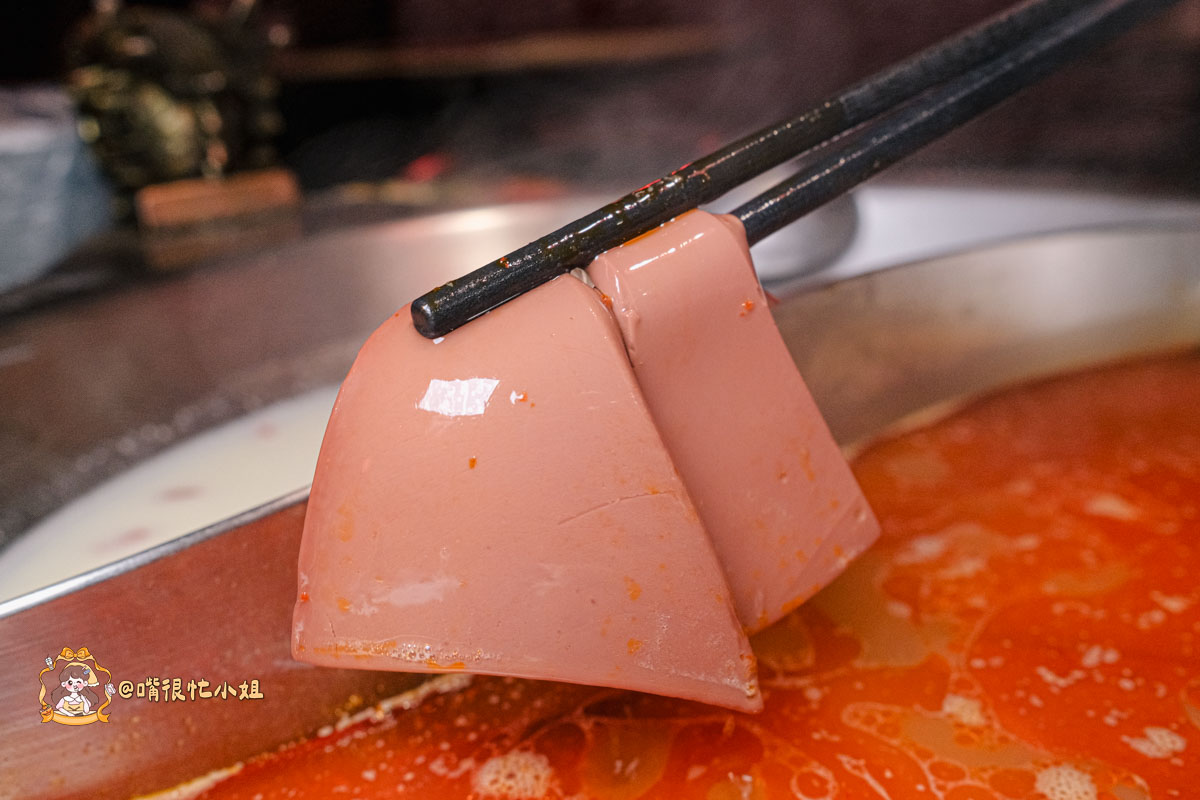 內湖麻辣鍋推薦｜四川龍府麻辣鍋─壽星幾歲送幾隻蝦、東湖美食必吃