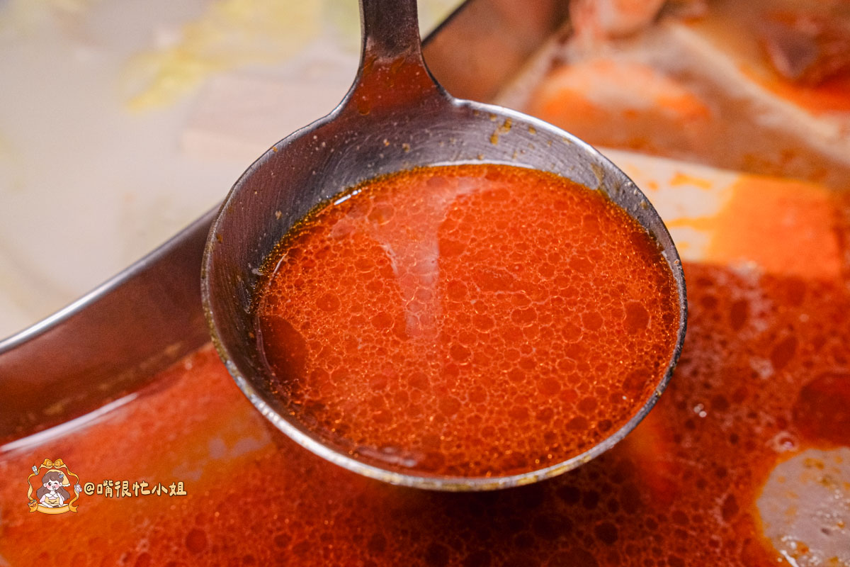內湖麻辣鍋推薦｜四川龍府麻辣鍋─壽星幾歲送幾隻蝦、東湖美食必吃