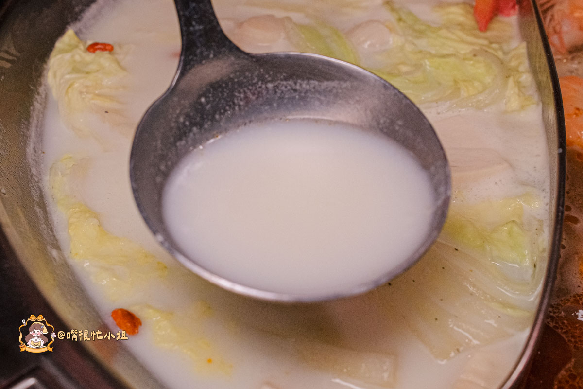 內湖麻辣鍋推薦｜四川龍府麻辣鍋─壽星幾歲送幾隻蝦、東湖美食必吃