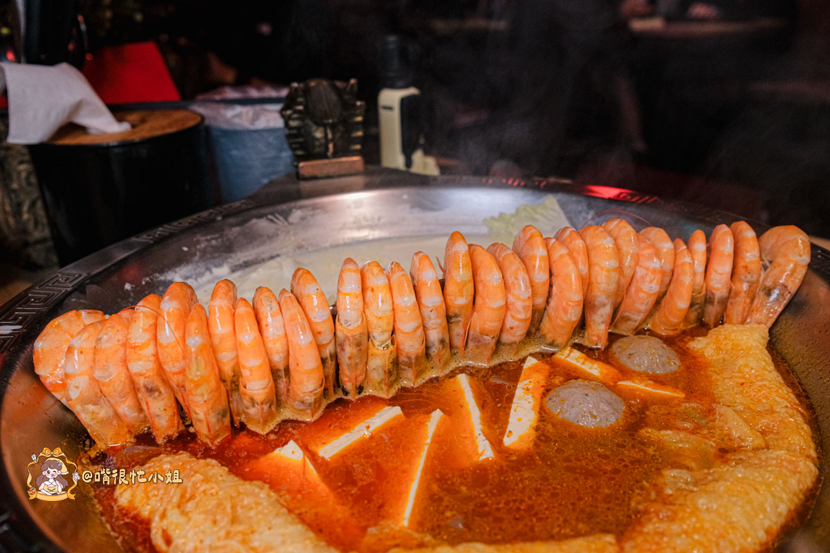 內湖麻辣鍋推薦｜四川龍府麻辣鍋─壽星幾歲送幾隻蝦、東湖美食必吃