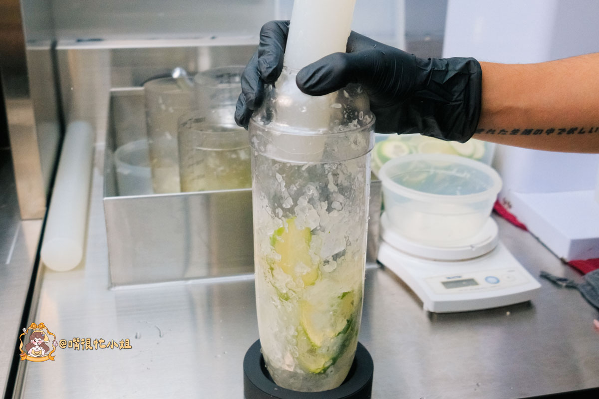 西門町飲料推薦｜阿檸 a.ling 西門鮮檸所，爆打檸檬的鴨屎香檸紅超好喝