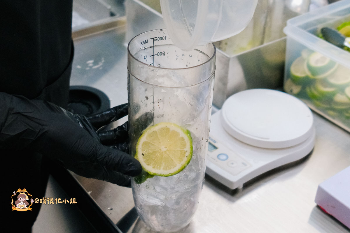 西門町飲料推薦｜阿檸 a.ling 西門鮮檸所，爆打檸檬的鴨屎香檸紅超好喝