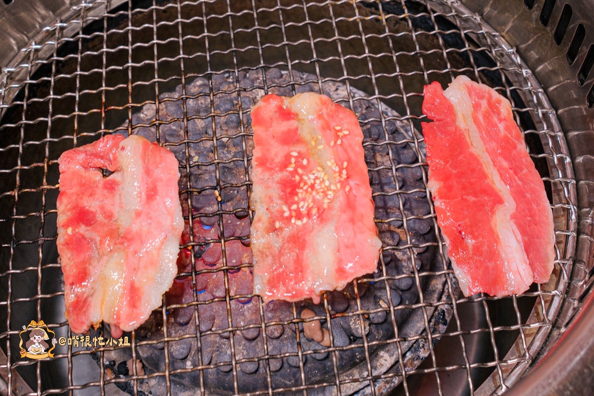 中壢燒肉推薦｜林燒肉—中原商圈蠟筆小新主題燒肉店，$999雙人套餐＋KTV歡唱一次滿足桃園中壢美食