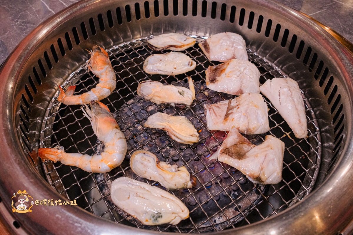 中壢燒肉推薦｜林燒肉—中原商圈蠟筆小新主題燒肉店，$999雙人套餐＋KTV歡唱一次滿足桃園中壢美食
