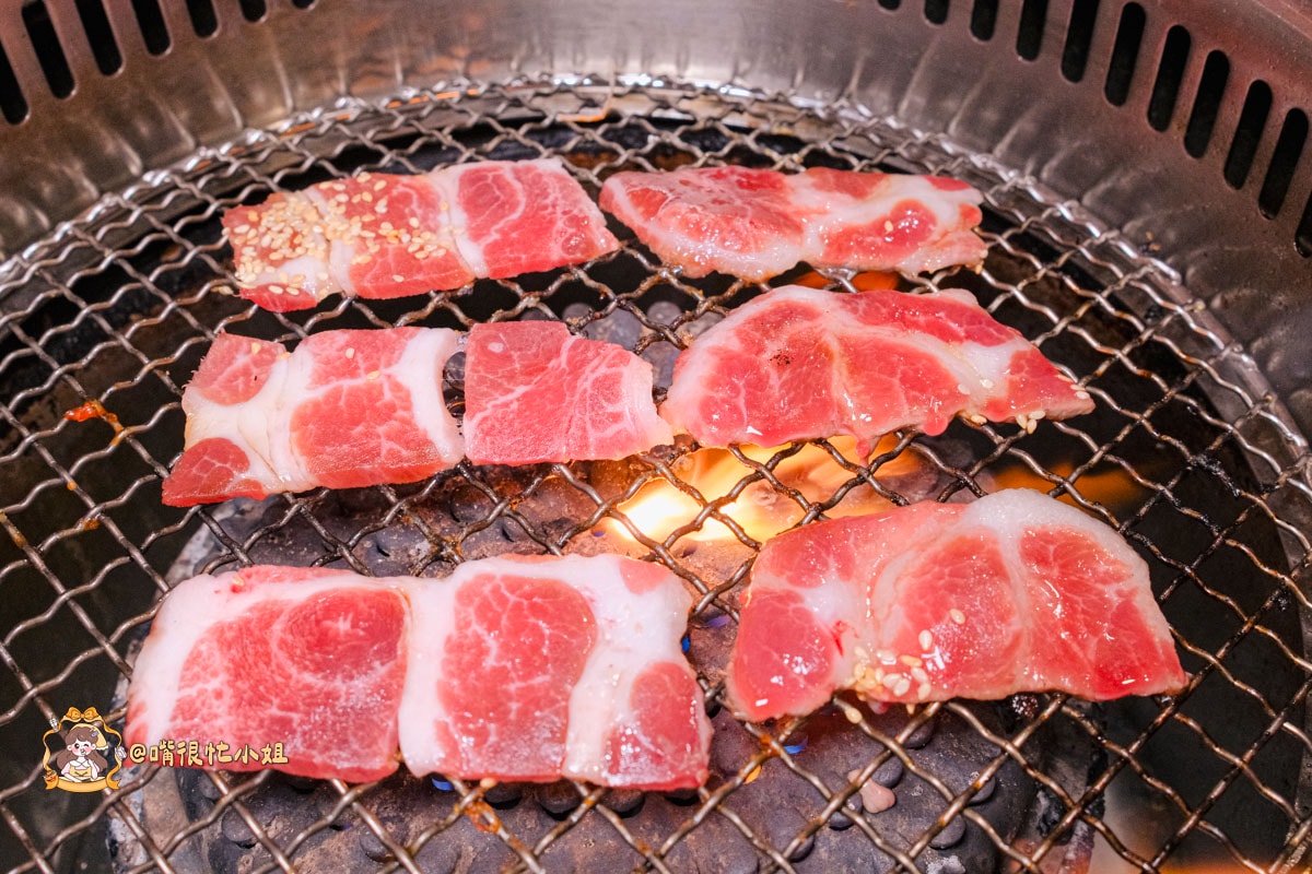 中壢燒肉推薦｜林燒肉—中原商圈蠟筆小新主題燒肉店，$999雙人套餐＋KTV歡唱一次滿足桃園中壢美食