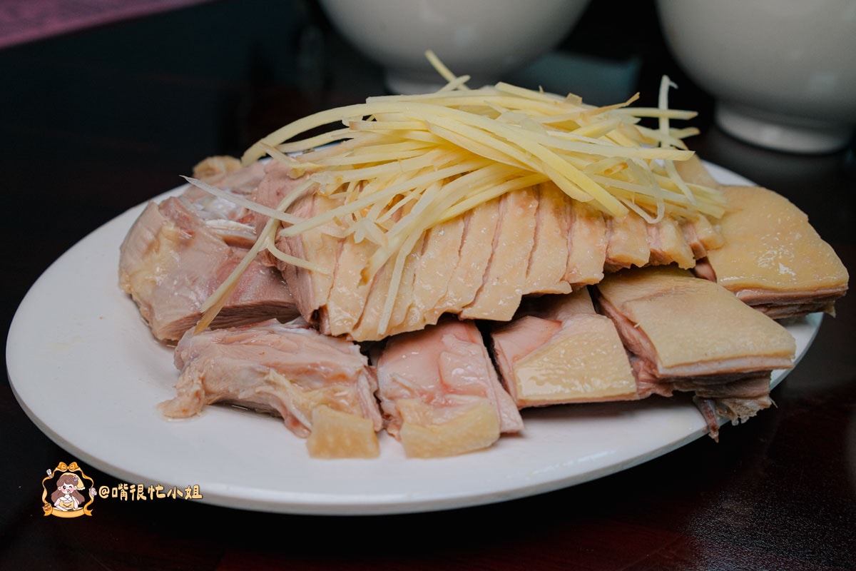 新莊鴨肉飯推薦｜點一碗銷魂鴨肉飯新莊店—限量鴨腿飯＋半熟蛋必加，中港路必吃美食