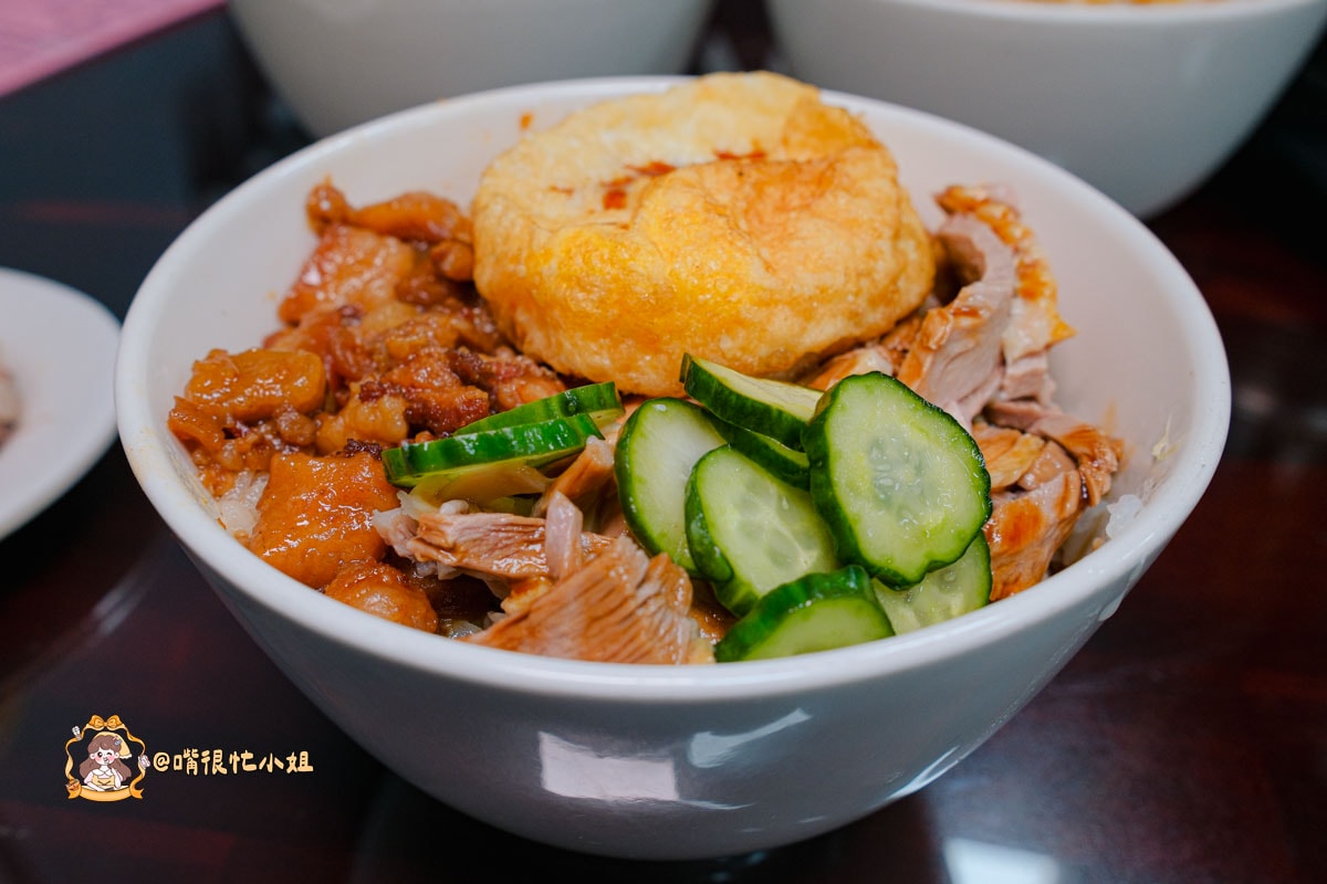新莊鴨肉飯推薦｜點一碗銷魂鴨肉飯新莊店—限量鴨腿飯＋半熟蛋必加，中港路必吃美食