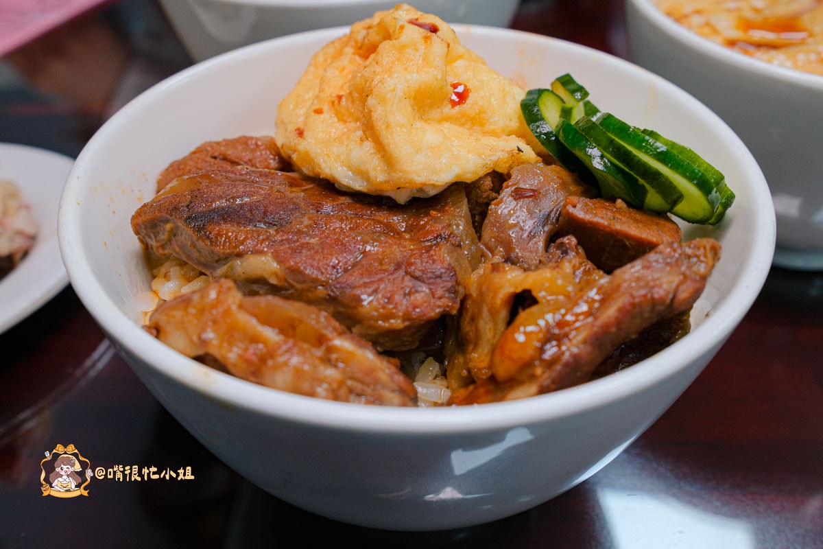 新莊鴨肉飯推薦｜點一碗銷魂鴨肉飯新莊店—限量鴨腿飯＋半熟蛋必加，中港路必吃美食