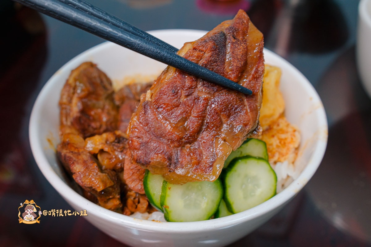 新莊鴨肉飯推薦｜點一碗銷魂鴨肉飯新莊店—限量鴨腿飯＋半熟蛋必加，中港路必吃美食