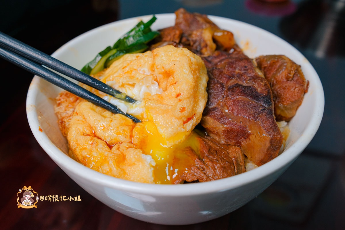新莊鴨肉飯推薦｜點一碗銷魂鴨肉飯新莊店—限量鴨腿飯＋半熟蛋必加，中港路必吃美食