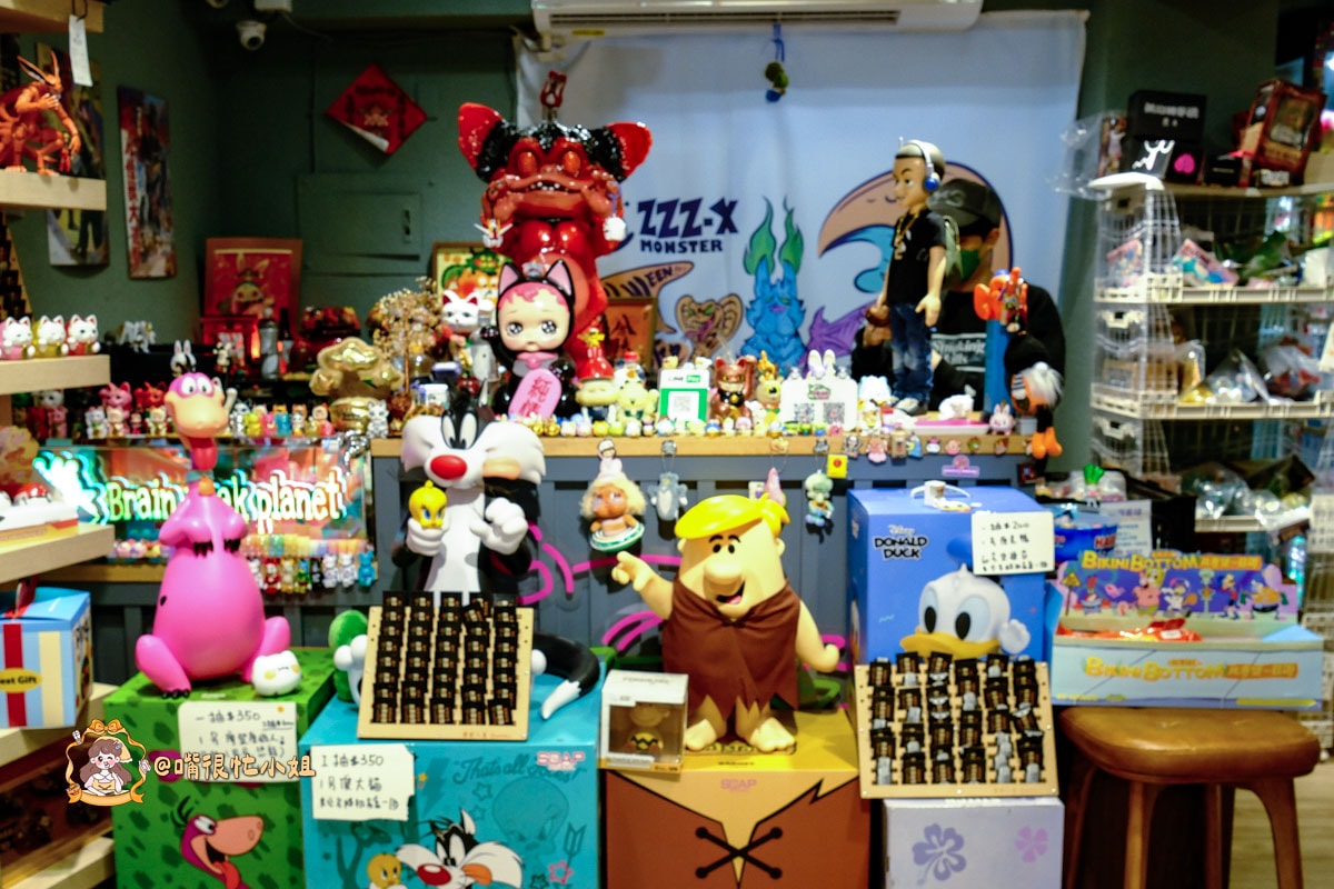 信義區盲盒｜腦弱星球—三盒$200盲盒挖寶天堂，POP MART、公仔、動漫IP一次逛