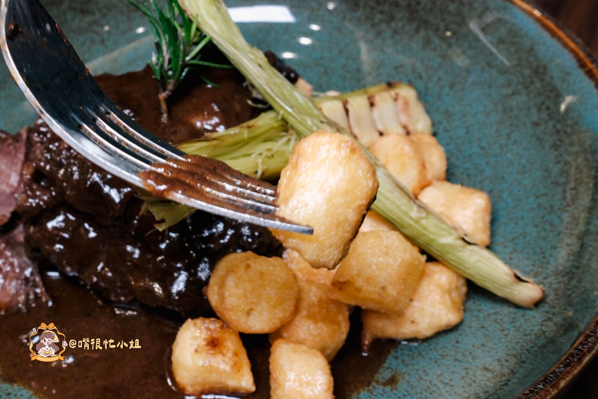 台北中山區義大利餐廳推薦｜豔陽下義大利小餐館—水管麵、牛頰肉、手工披薩一次滿足